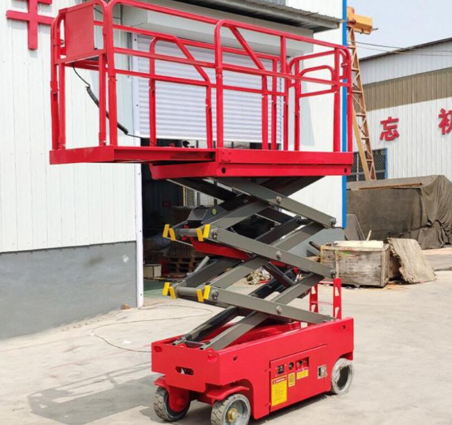 阿拉尔农场移动剪叉式升降机