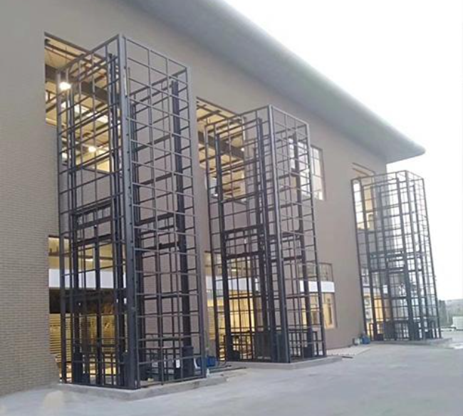 阿拉尔农场液压升降货梯